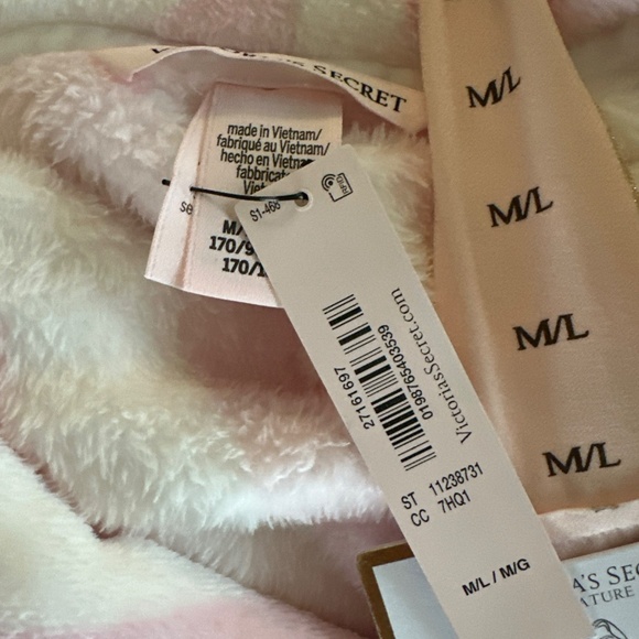 Victoria’s Secret 2025 Short Cozy Robe Plush Fleece Warm M/L Pink White Stripe - Picture 5 of 5